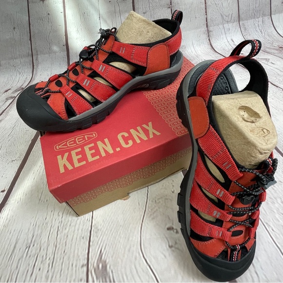 KEEN NEW Men\'s Clearwater CNX Leather Sandals - Magnet Red / Black, size 13 main image 5